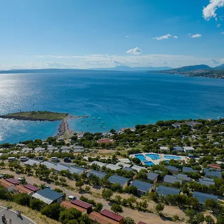 Seaside Deluxe Escape At Camping Guest house