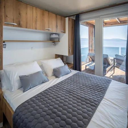Seaside Deluxe Escape At Camping *
