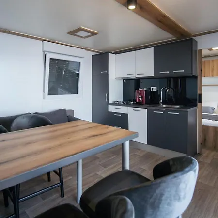 Seaside Deluxe Escape At Camping Guest house